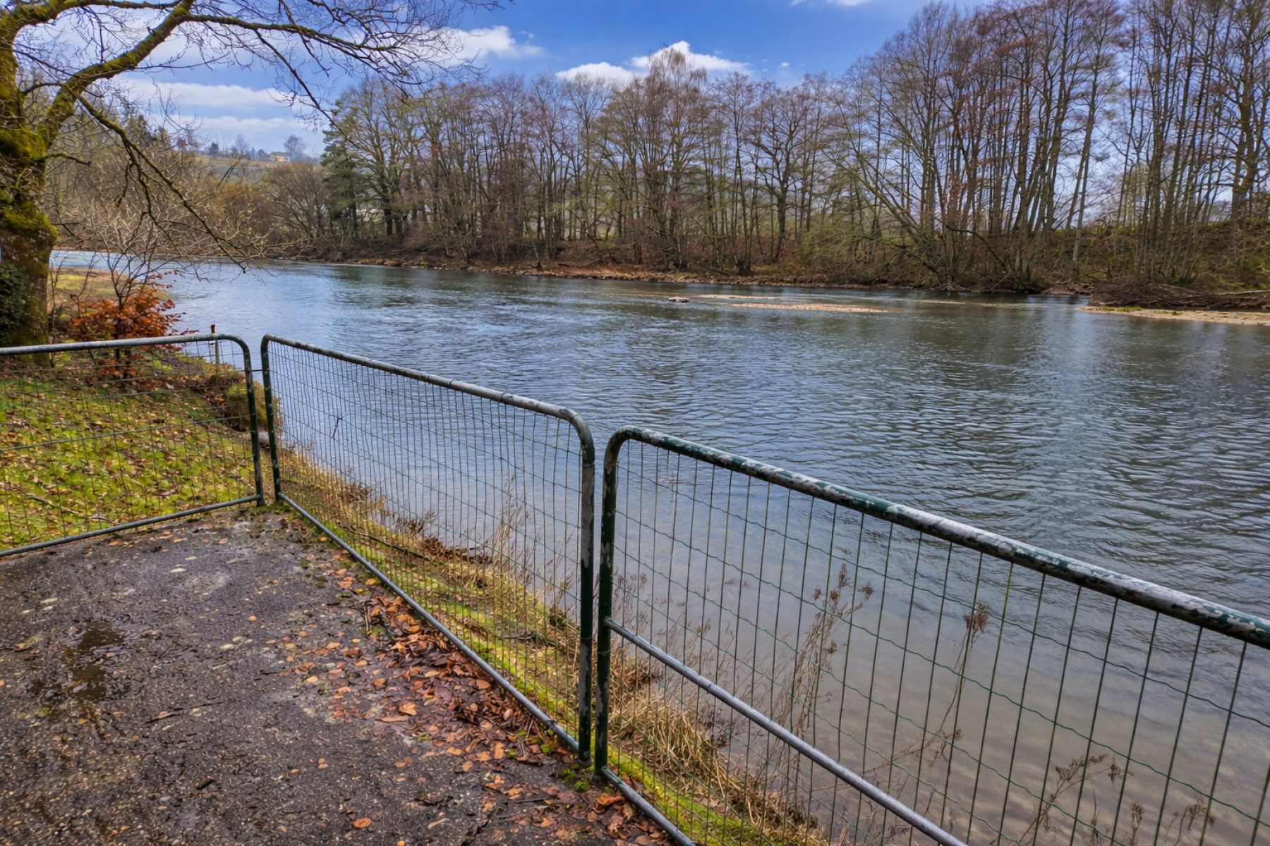 A VENDRE - Chassepierre - Bien insolite - Sudimmo