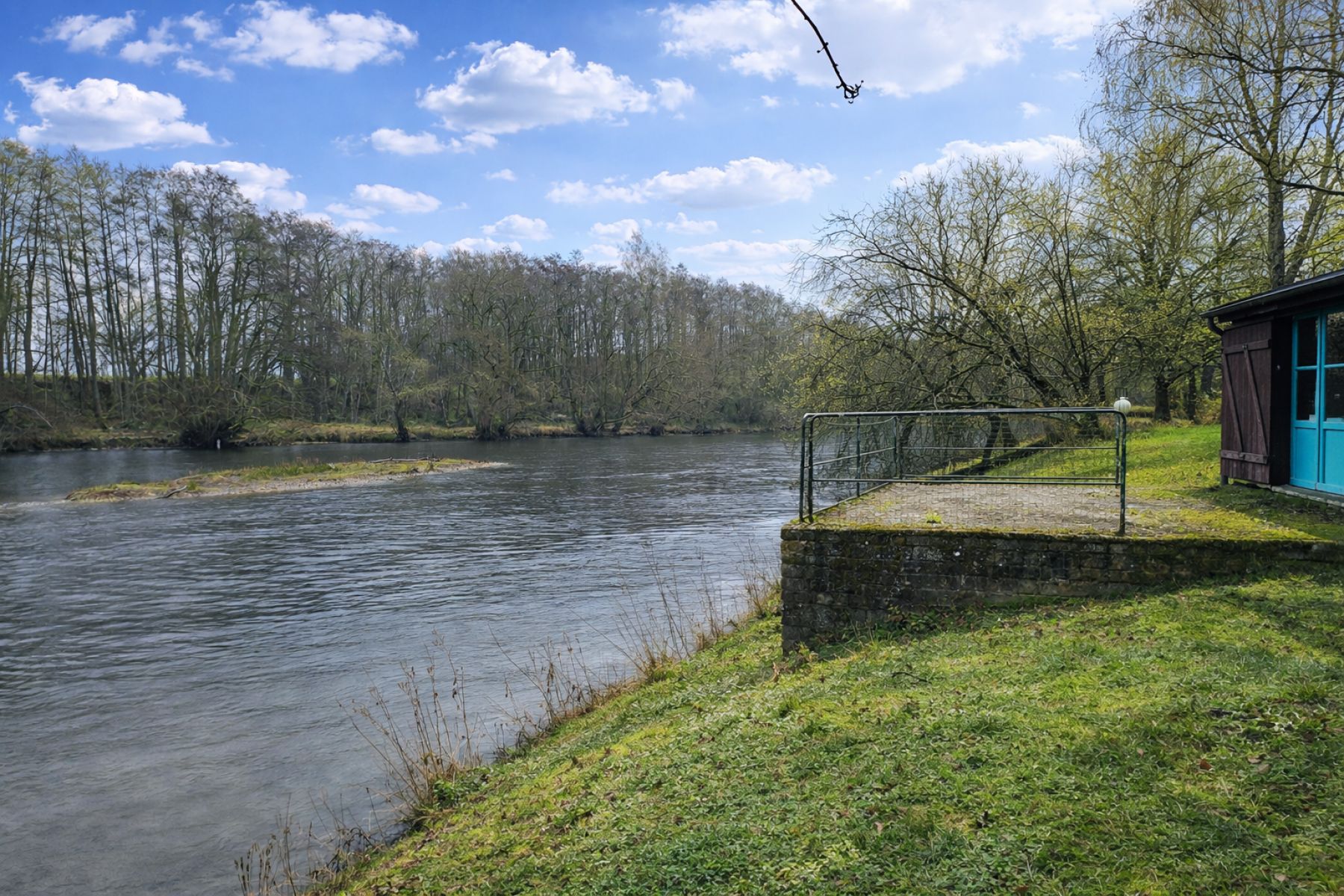 A VENDRE - Chassepierre - Bien insolite - Sudimmo