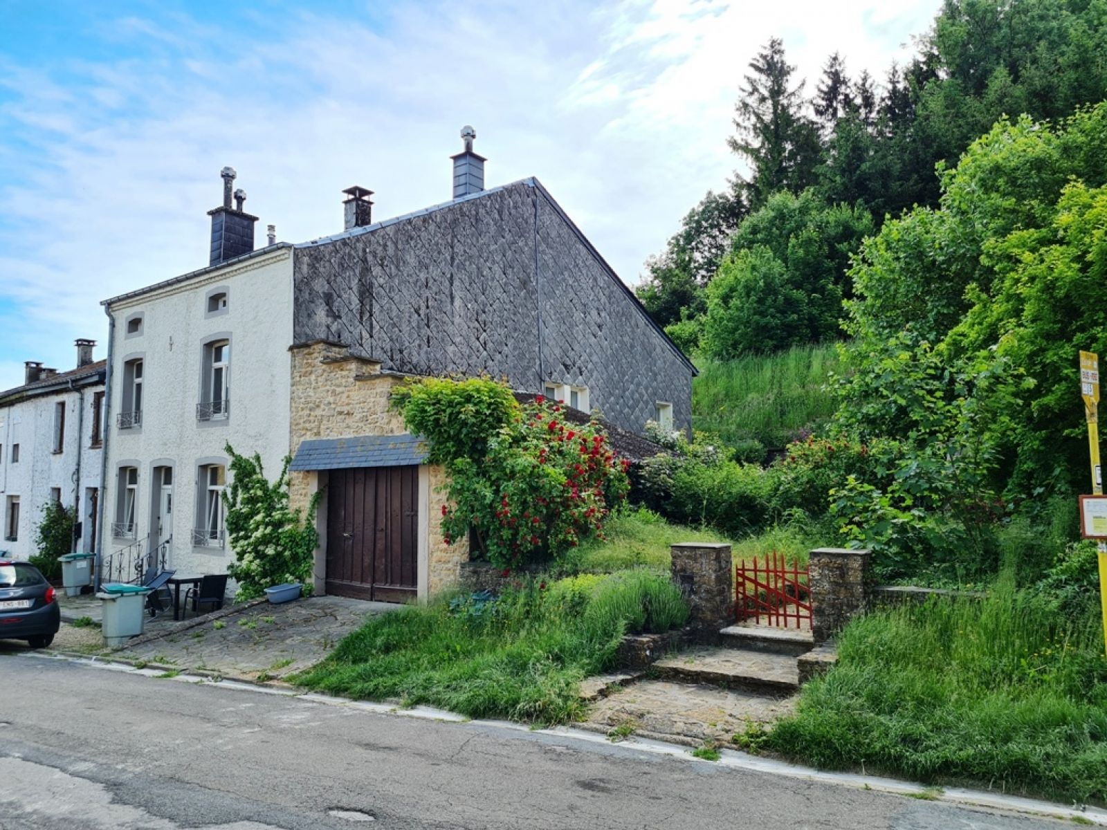 A VENDRE - Chassepierre - Maison double avec jardin et garage - Sudimmo