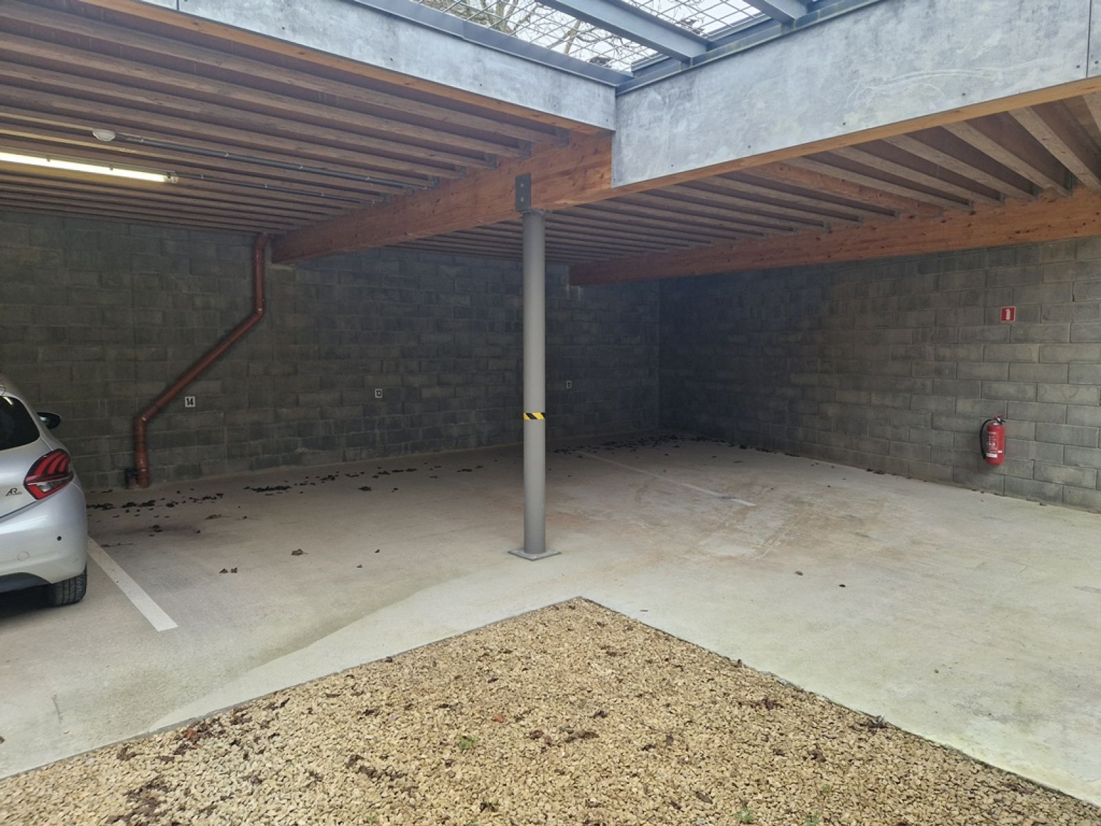A VENDRE - Florenville centre - Garages - Sudimmo