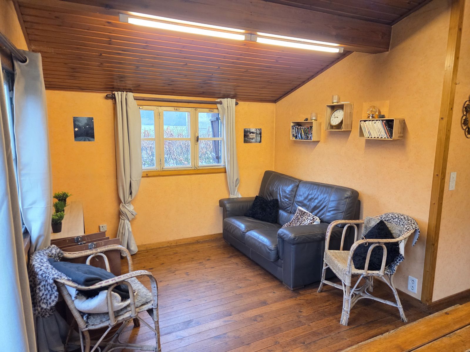 A VENDRE - Chassepierre - Bien insolite - Sudimmo