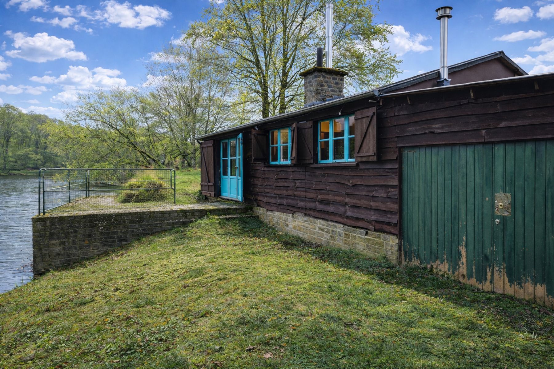 A VENDRE - Chassepierre - Bien insolite - Sudimmo