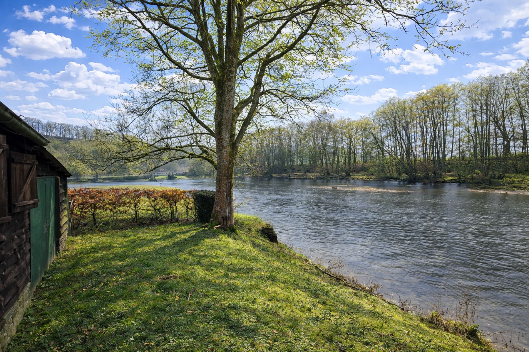 A VENDRE - Chassepierre - Bien insolite - Sudimmo