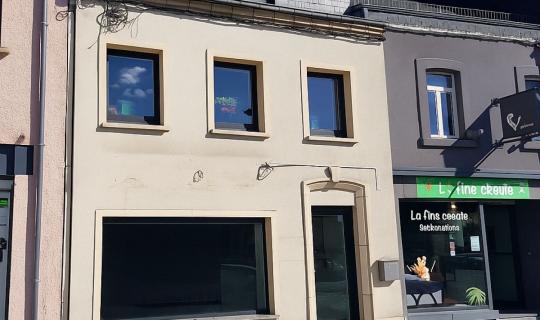 A LOUER - Florenville - Commerce - Sud Immo