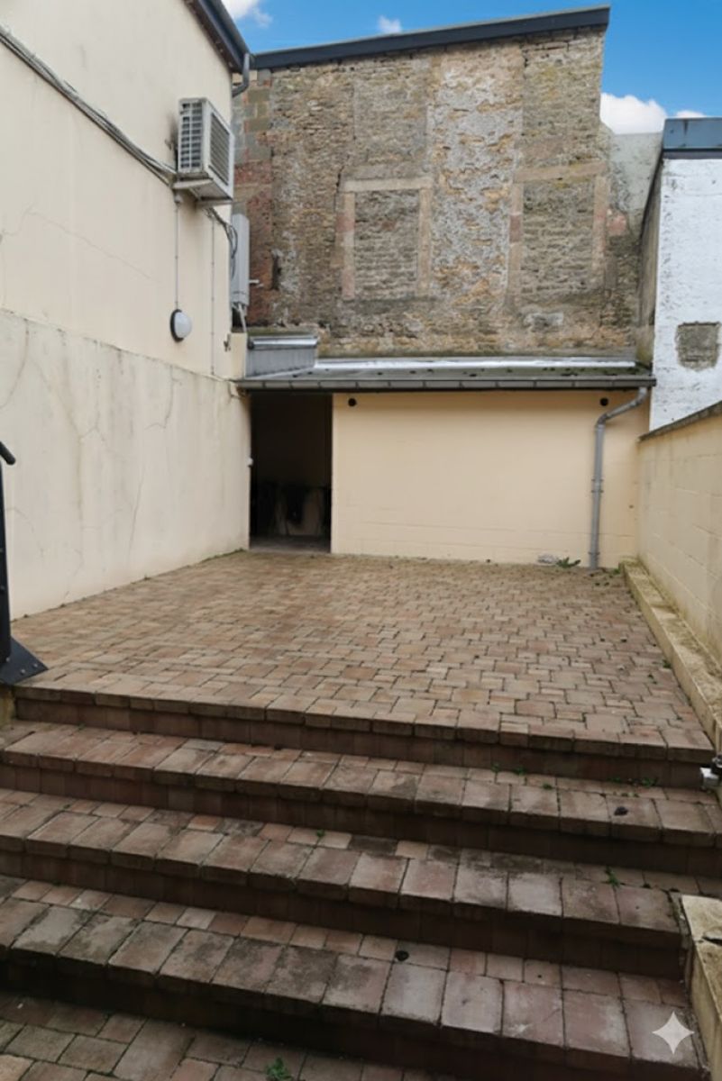 A LOUER - Florenville - Commerce - Sudimmo